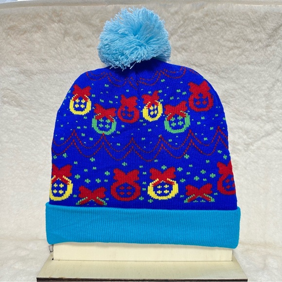 New LED Christmas Winter Beanie With Pom Pom And 3 Flashing Modes - Picture 6 of 6